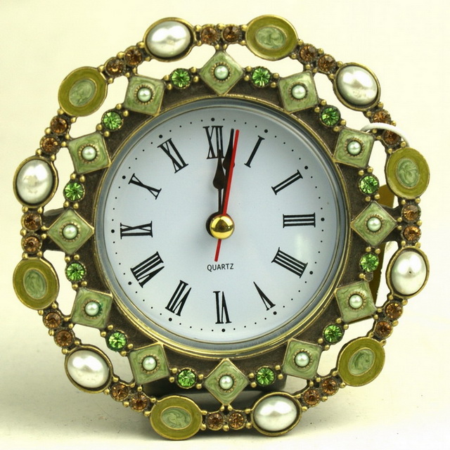 China Factory Direct Sale Plating Home Decor Zinc Alloy Table Clocks