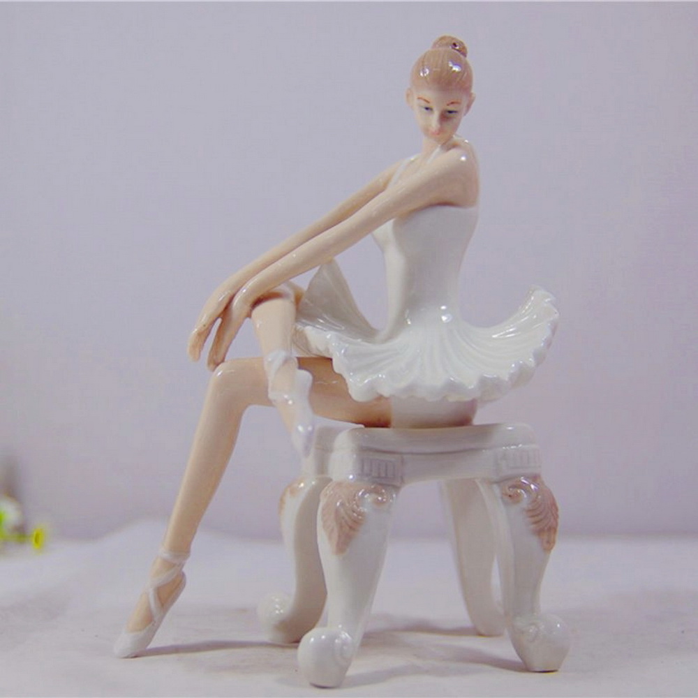 Beautiful Home Decoration Porcelain Ballet Figurine