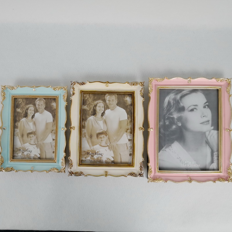 Classic Gold Polyresin Photo Frame For Home Decoration