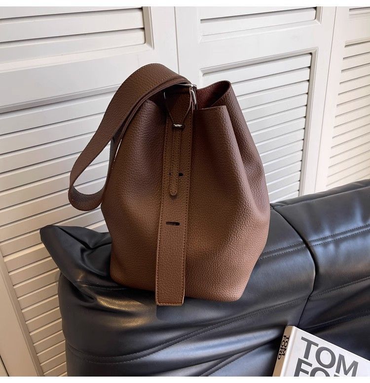 Large Capacity Female New Fashion 100 Shoulder Crossbody Bag Popular Network Red Explosive Bucket Bag Tote Purse