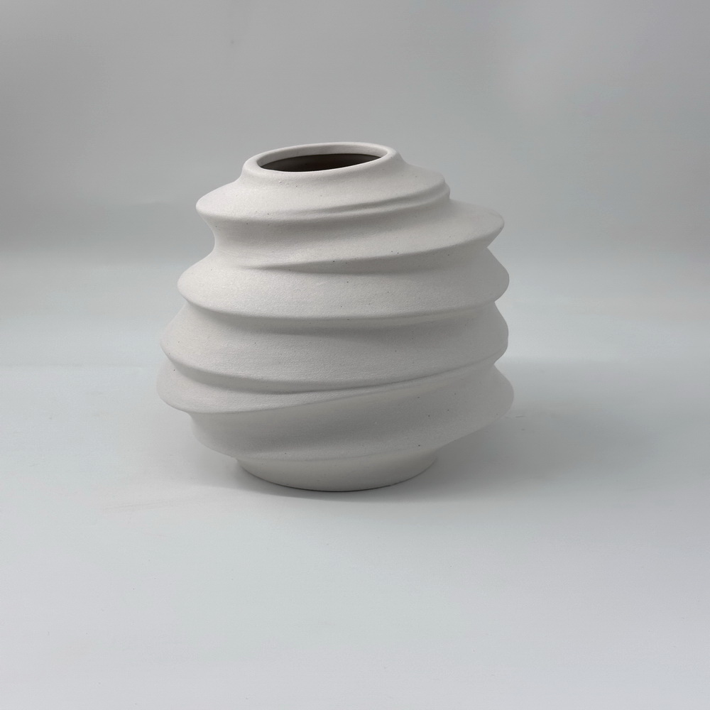Creative Twisted Line Shape Home Decorative Matte Flower Ceramic Vase ﻿