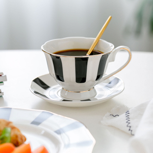 1pc Flower Shaped Coffee Cup Saucer Set European Style Ceramic Afternoon Tea Set Fine Bone China Tea Cup Gold-rimmed Drinkware