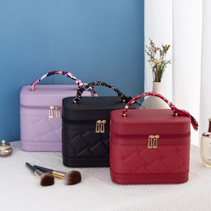 New diamond check embroidered thread makeup bag styling portable makeup box cosmetics storage box with a high sense of hand gift