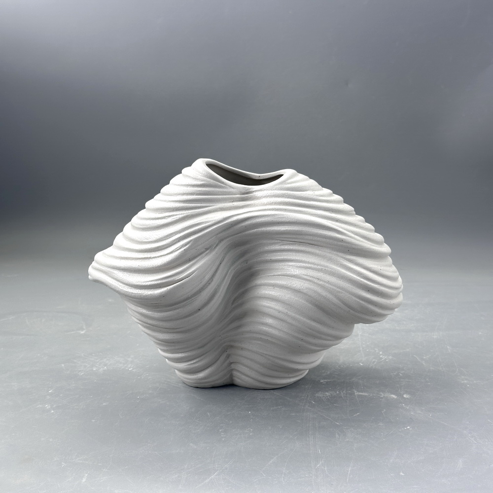 2025 Nordic Decoration White Clay Pottery Flower Minimalistic Small Bud for Shelf Home Decor Modern Minimalist Ceramic Vase