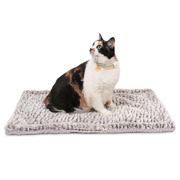 Self Heating Cat Pad Self Warming Cat Dog Bed Thermal Cat Mat for Outdoor And Indoor Pets
