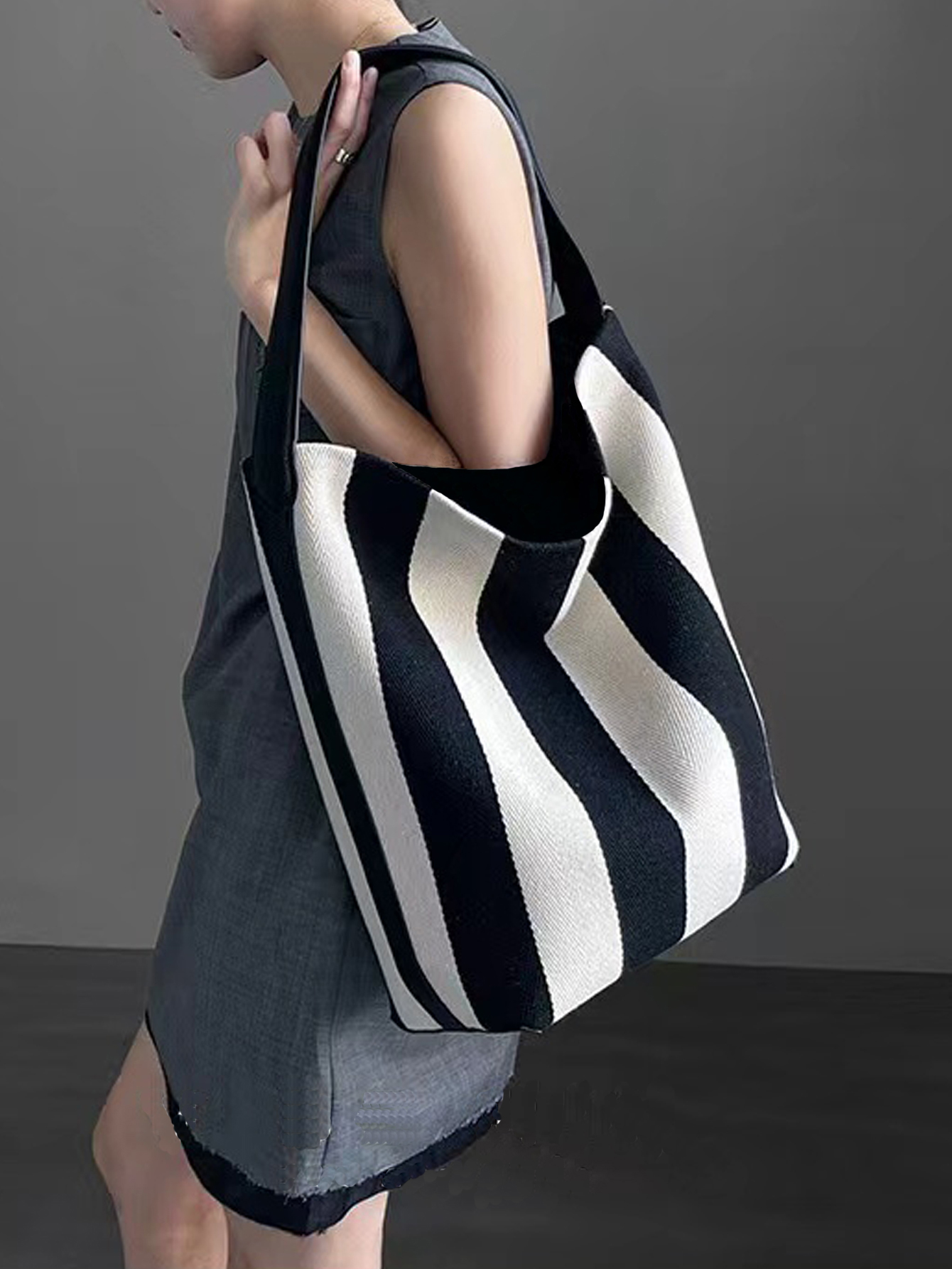 Niche Striped Canvas Bucket Bag for Women, Large Capacity Lazy Style Commuting Tote Bag,2024 New Single Shoulder Large Bag Trend