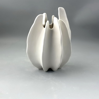 2025 Europe Style Elegant Minimalistic Table Pottery Floral Vase Cylinder Modern Unique Small Ceramic Matte White Flower Vase