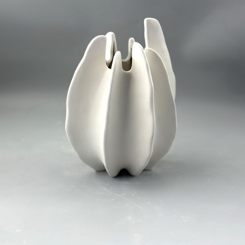 2025 Europe Style Elegant Minimalistic Table Pottery Floral Vase Cylinder Modern Unique Small Ceramic Matte White Flower Vase