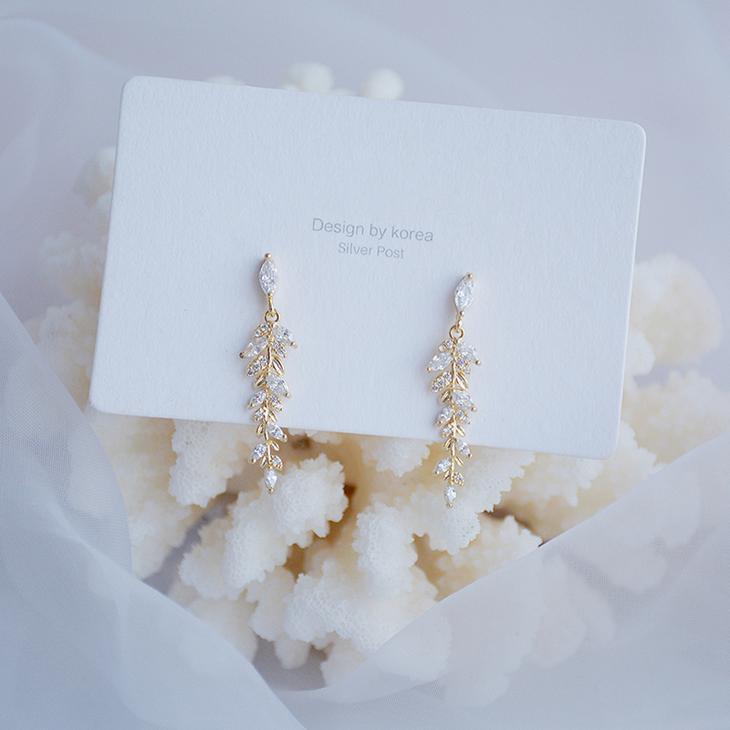 Charm 18k Real Gold Leaves Earrings for Women Exquisite Tiny Zirconia Stud Earring Elegant Korean Crystal Wedding Ringen Pendant