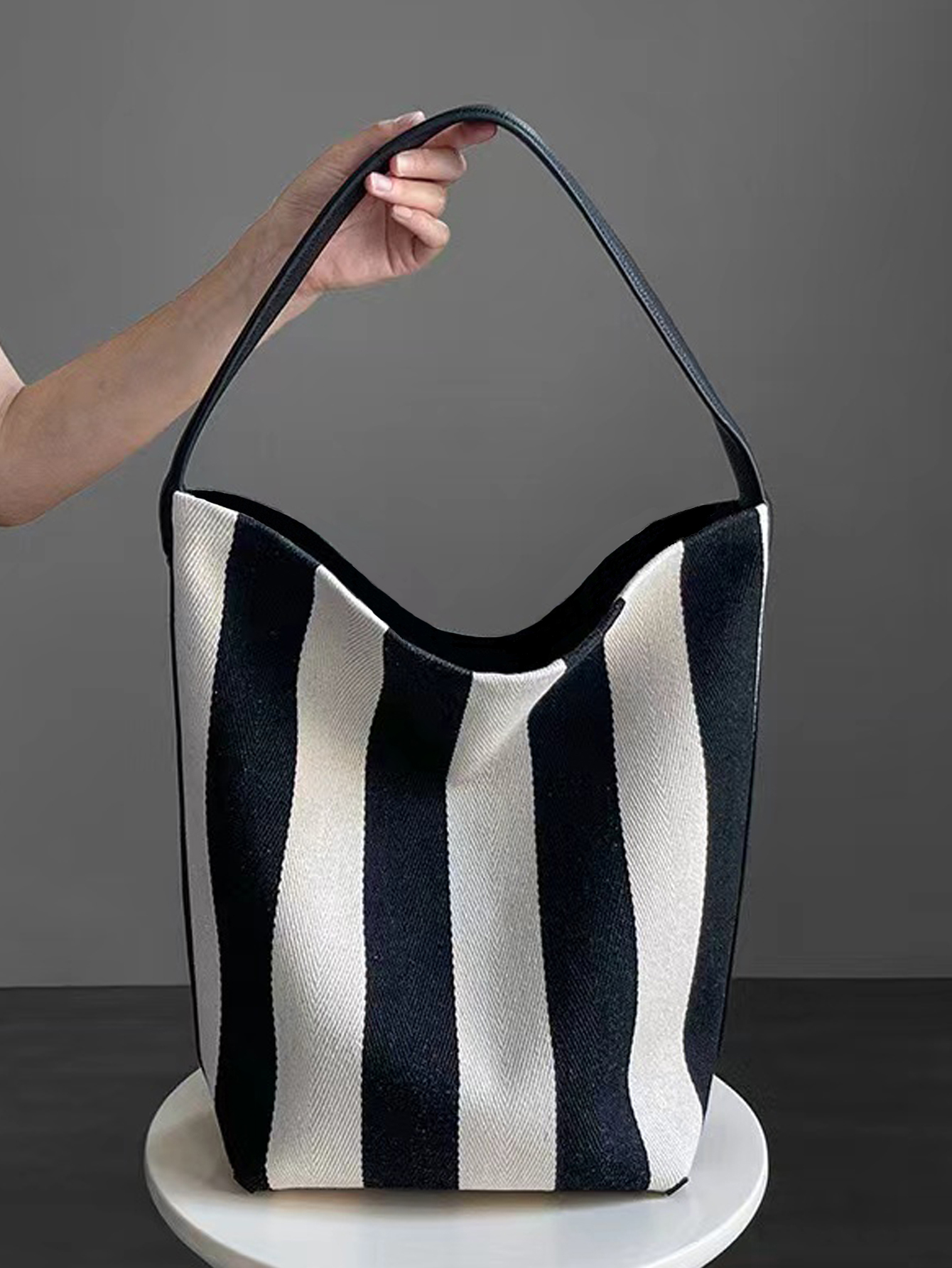 Niche Striped Canvas Bucket Bag for Women, Large Capacity Lazy Style Commuting Tote Bag,2024 New Single Shoulder Large Bag Trend