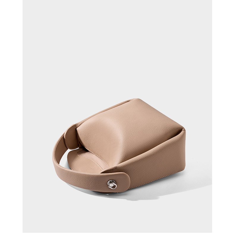 New Top Layer Cowhide Versatile Soft Cigarette Box Bag, Women's Niche High-end Handbag, Single Shoulder Inclined Shoulder Bag