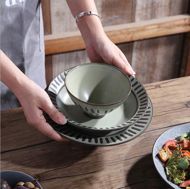Eco Friendly Unique Design Japanese Style Vintage Round Ceramic Dinner Plates Sets Dinnerware Sets for Restaurant Home