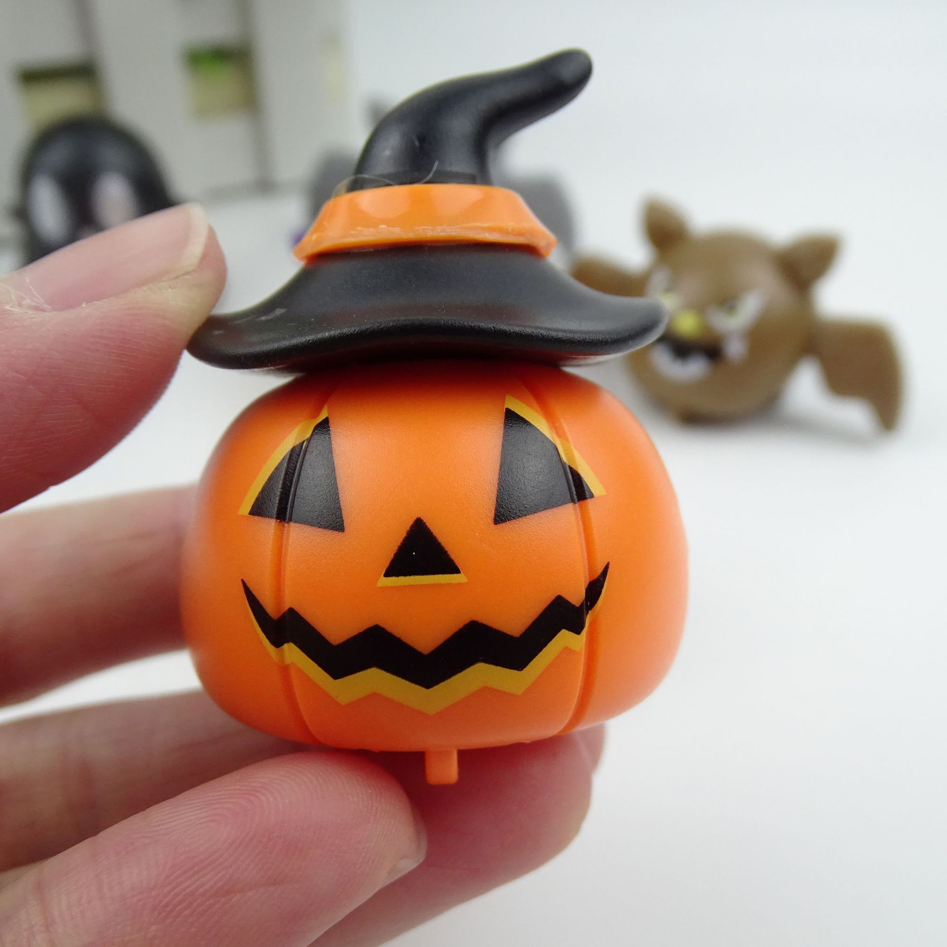 Halloween Novelty Funny Pumpkin Ghost Bat Back Force Car Holiday Party Fun Prize Children's Little Toys
