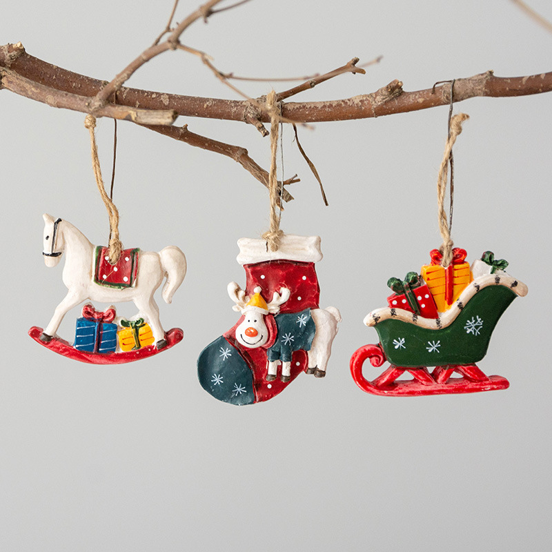 Christmas Decoration Crafts Small Resin Pendant Cute Horse Reindeer Pattern Design Xmas Tree Pendant Christmas Tree Decorations