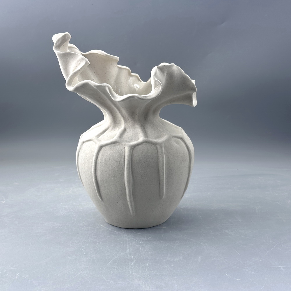 2025 Nordic Decoration White Clay Pottery Flower Minimalistic Small Bud for Shelf Home Decor Modern Minimalist Ceramic Vase