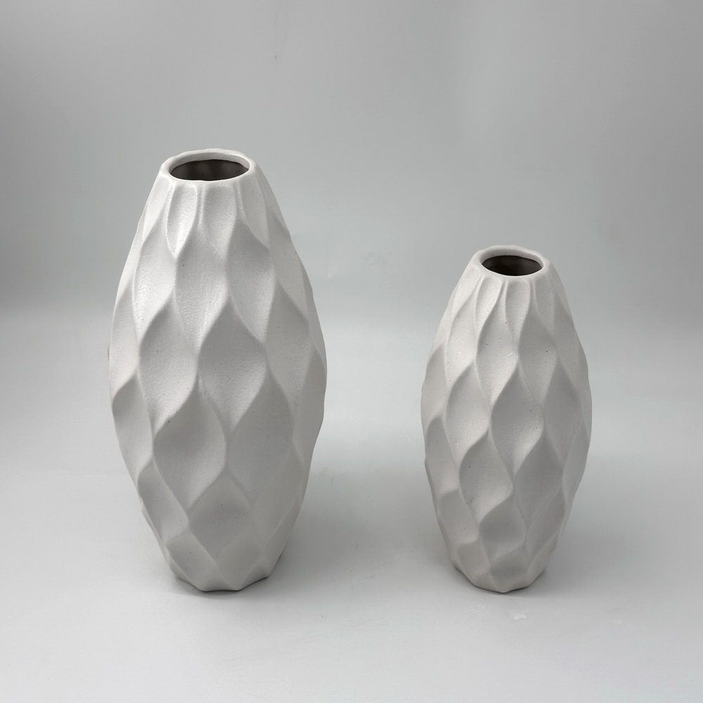 Creative Twisted Line Shape Home Decorative Matte Flower Ceramic Vase ﻿