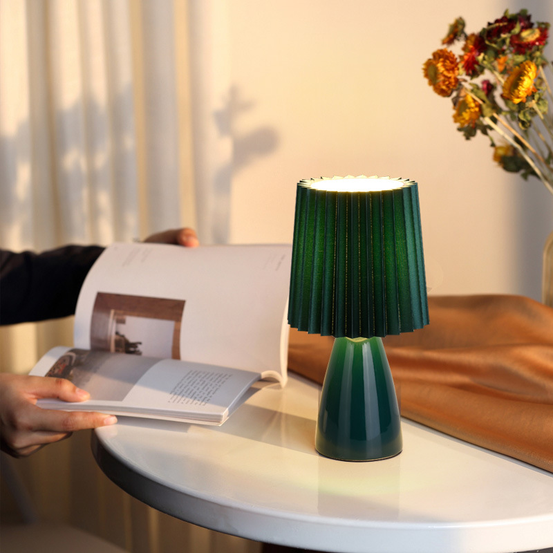 Milkshake LED Table Lamp Pleated E27 Bedroom Night Light INS Desk Light Girl&#39;s Bedside Ceramic Interior Light Home Decor Lamps