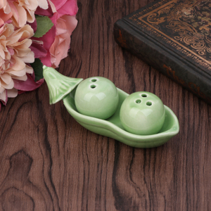 Seasoning Can Two Peas in Pod Ceramic Salt Pepper Shaker Wedding Party Gifts Set