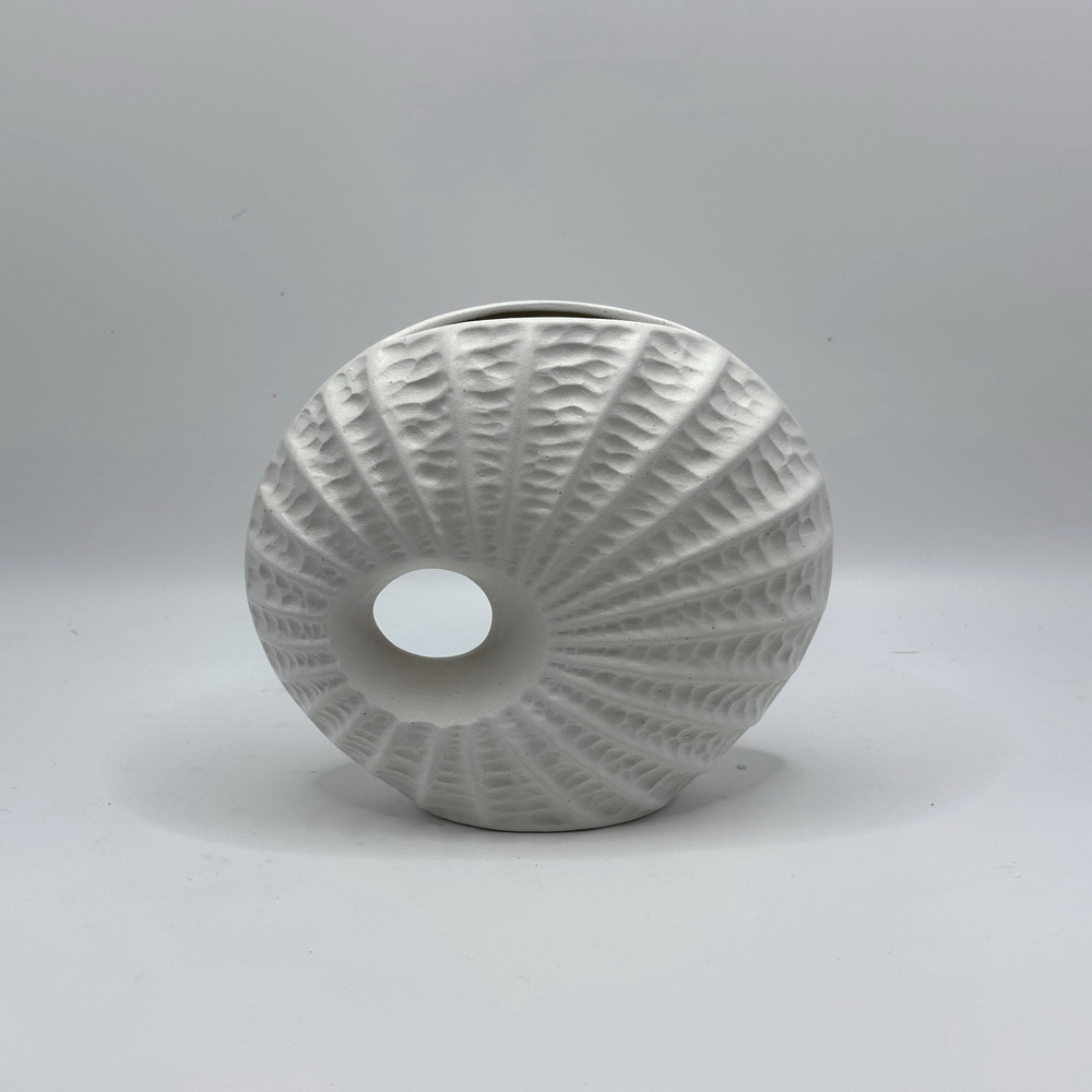 White Ceramic Vase Take A Prone Position Irregularity Flower Vase Hand-made Ornaments Floral Arrangement Accessories