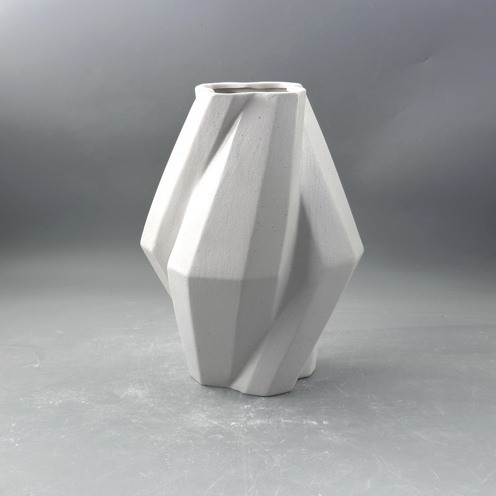 Creative Home Art Decorative Vase Modern White Fashion Trend Ceramic Crafts Ornaments Tabletop Vase for Wholesale Trade