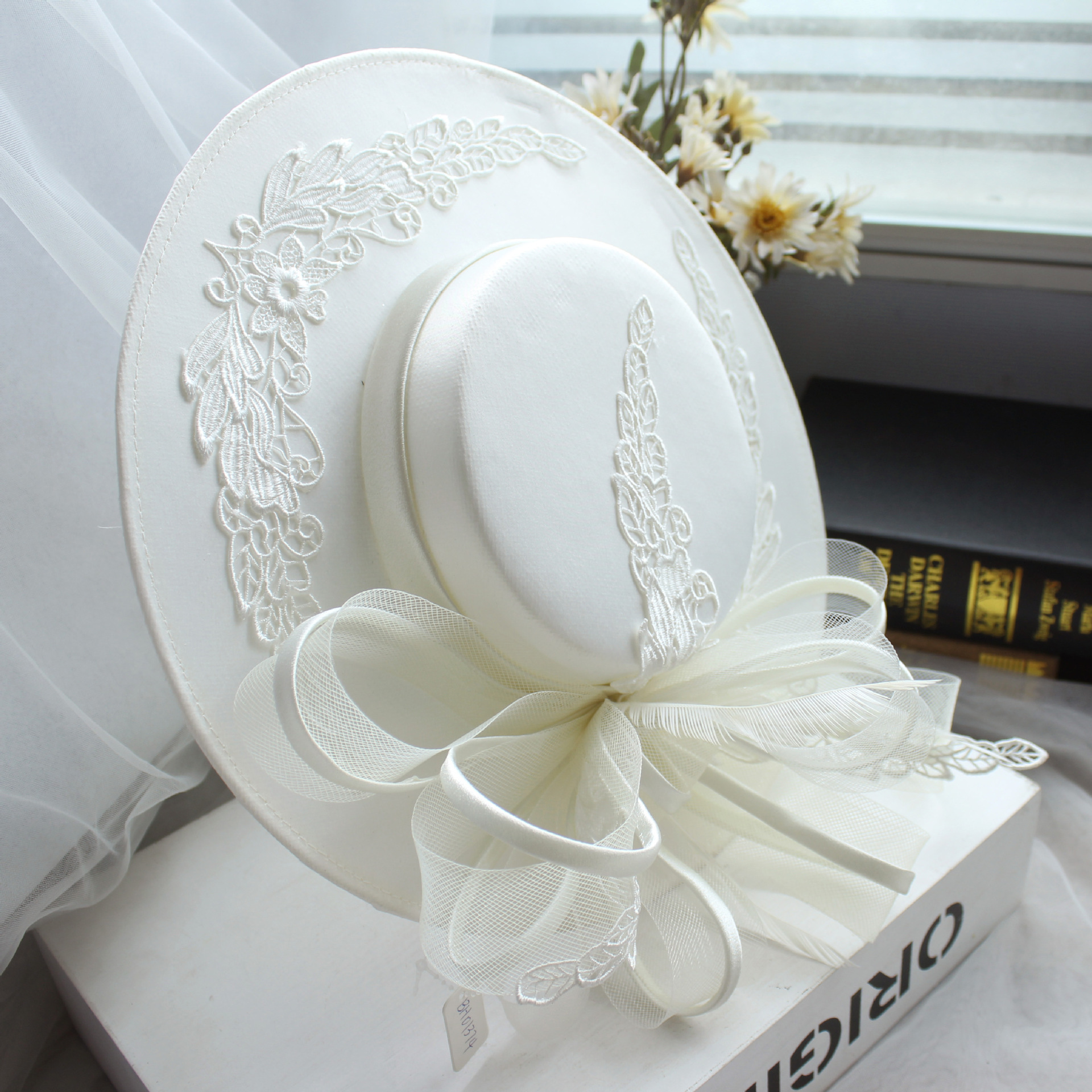 High Style Vintage Gauze Wedding Hats Church Party Bridal White Formal Hair Accessories Retro Royal Househ Portrait Lace Top Hat