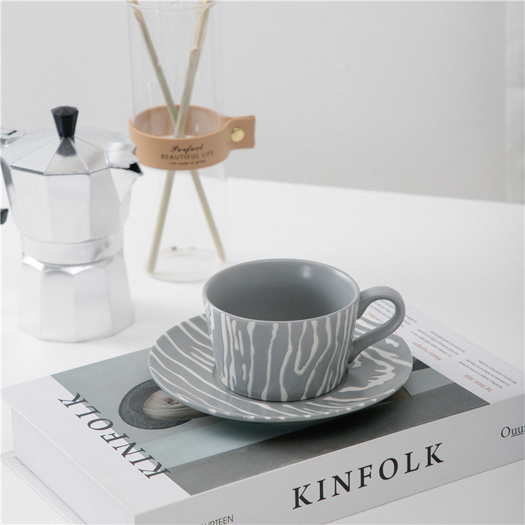 Wholesale Modern Design European Style Home Decoration Tableware Dining Plate Sets Porcelain Dinner Dinnerware Set