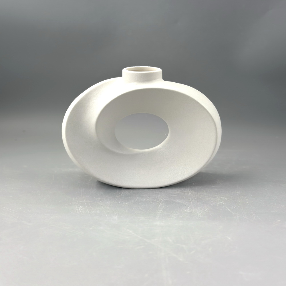 2025 Europe Style Elegant Minimalistic Table Pottery Floral Vase Cylinder Modern Unique Small Ceramic Matte White Flower Vase