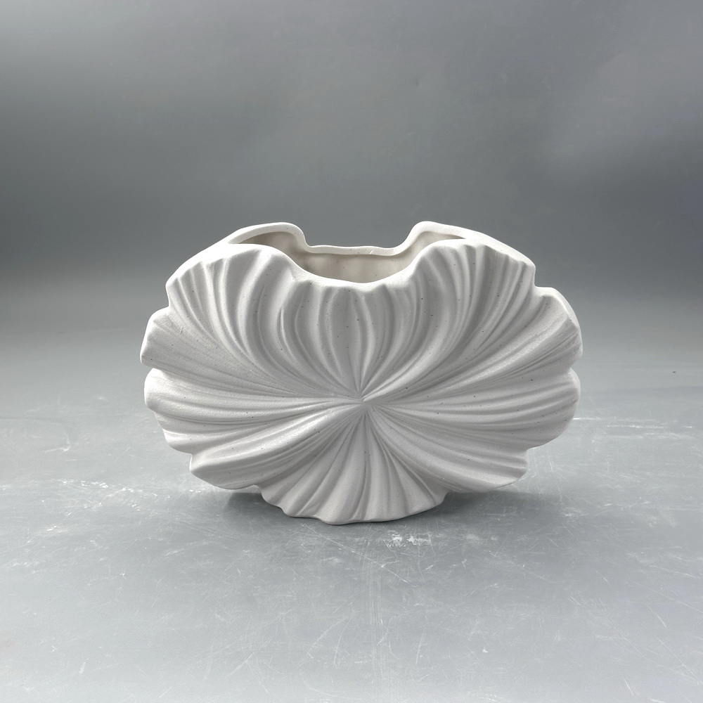 French Cream Ceramic Tabletop Vase Wabi-Sabi Ins Style Retro Art Soft Decoration for Home Living Room Matt for Flower