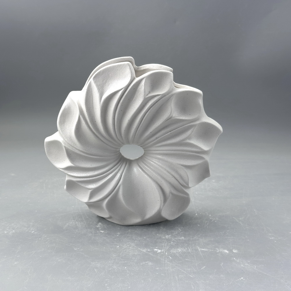 Creative Home Art Decorative Vase Modern White Fashion Trend Ceramic Crafts Ornaments Tabletop Vase for Wholesale Trade