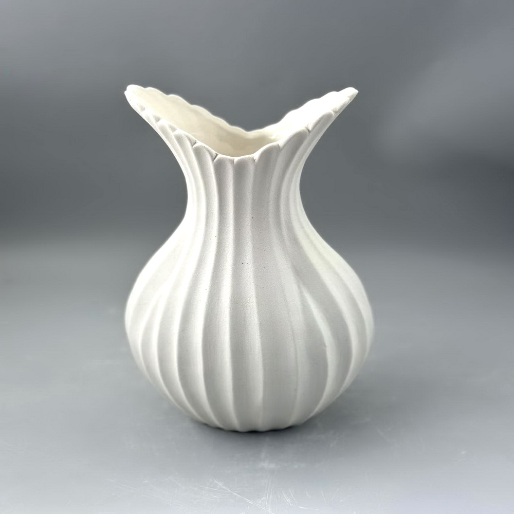 2025 Europe Style Elegant Minimalistic Table Pottery Floral Vase Cylinder Modern Unique Small Ceramic Matte White Flower Vase