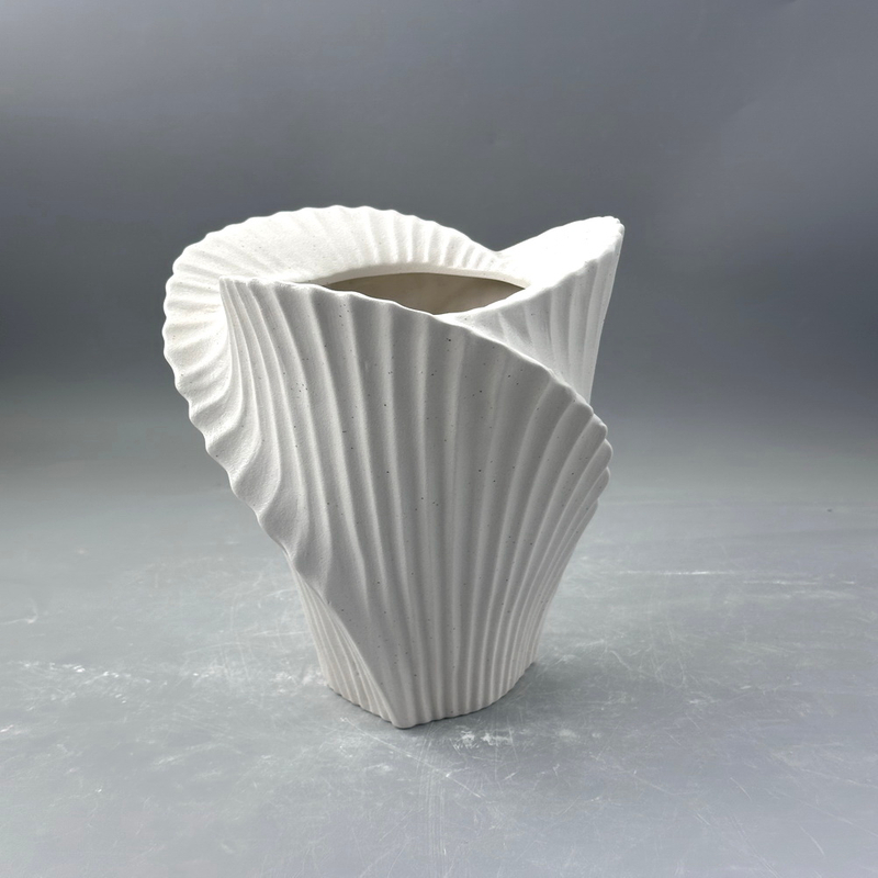 French Cream Ceramic Tabletop Vase Wabi-Sabi Ins Style Retro Art Soft Decoration for Home Living Room Matt for Flower