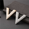 Fashion Temperament V Letter Brooches Full Rhinestone Upscale Lady Pin Party Dress Woman Brooch