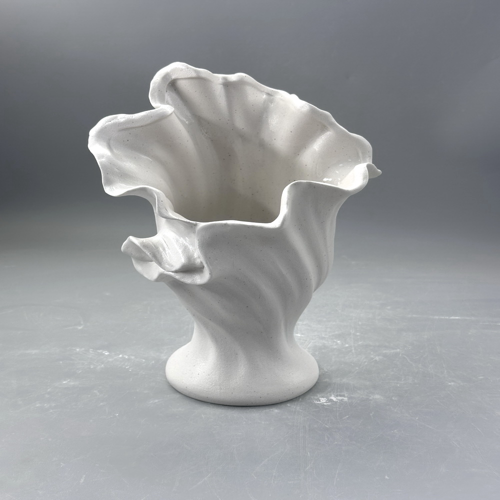 French Cream Ceramic Tabletop Vase Wabi-Sabi Ins Style Retro Art Soft Decoration for Home Living Room Matt for Flower