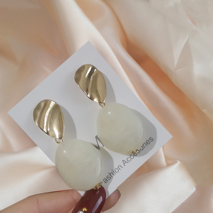 Fashion Statement Earrings Simple White Resin Metal Stud Earrings For Women Trend Gold Geometric Hanging Earrings Female Jewelry
