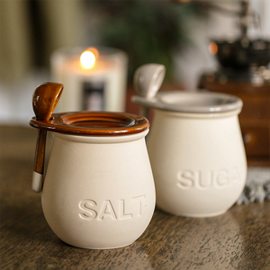 Ceramic Spice Bottle With Lid Home Decoration Kitchen Food Storage Jar Sealed Moisture-proof Salt Shaker White Sugar Shaker Kit