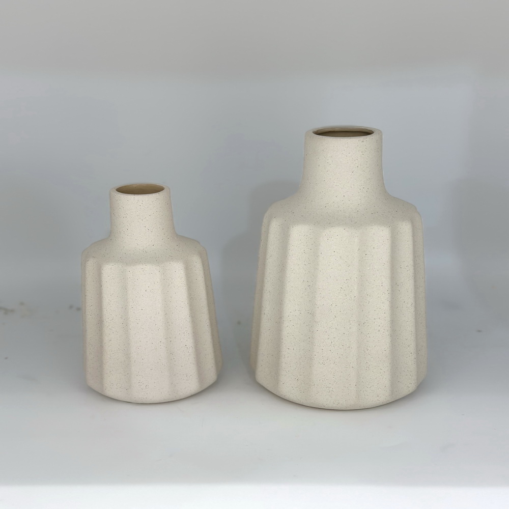 Nordic Modern Ceramic Vase Simple Design Face Ornament for Home Decor Office Or Dining Table Age-Appropriate Flower Container