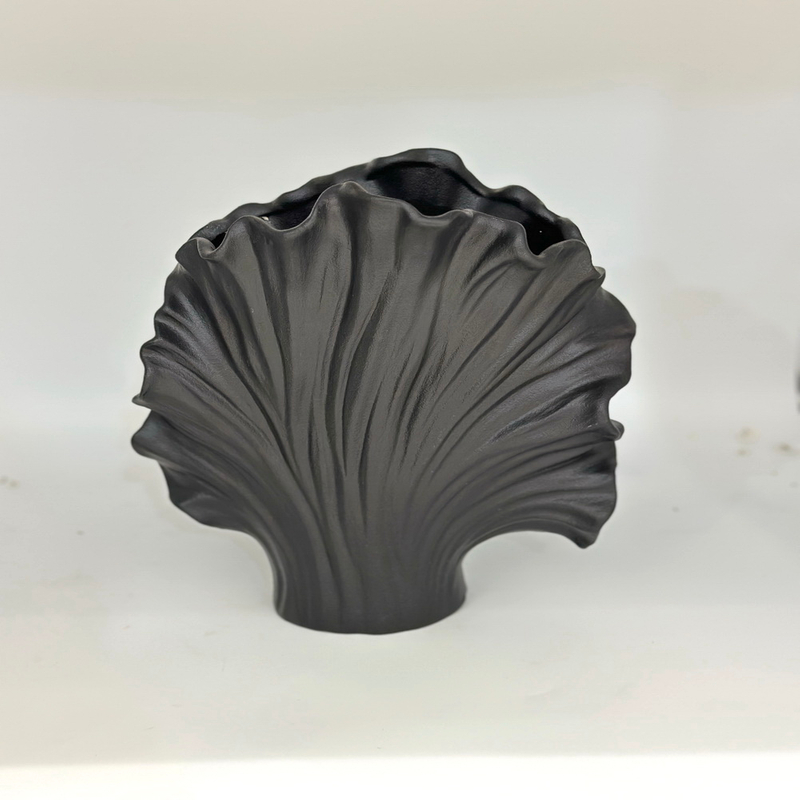 Nordic Black Modern Ceramic Vase, with A Simple Design, Suitable As A Floral Container for Home Decoration, Office Or Dining Table Era