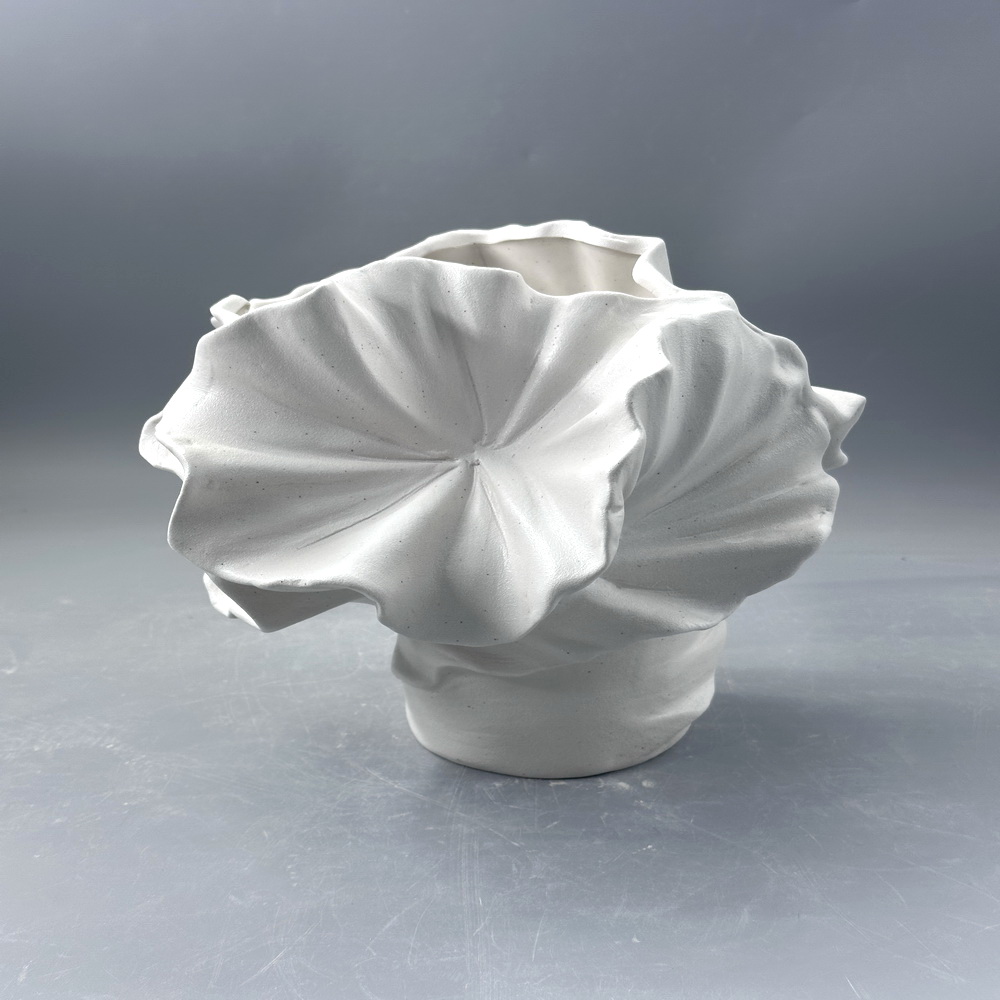 2025 Nordic Decoration White Clay Pottery Flower Minimalistic Small Bud for Shelf Home Decor Modern Minimalist Ceramic Vase