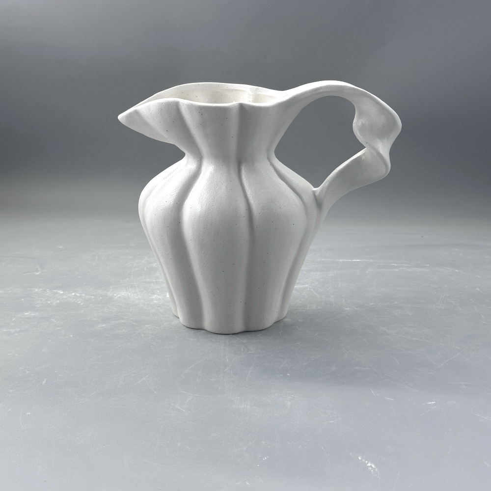 French Cream Ceramic Tabletop Vase Wabi-Sabi Ins Style Retro Art Soft Decoration for Home Living Room Matt for Flower
