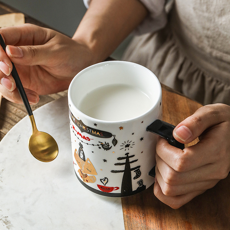 Creative Ceramic Mug with Lid Milk Mug Coffee Mug Breakfast Mug with Black Lid Christmas Mug