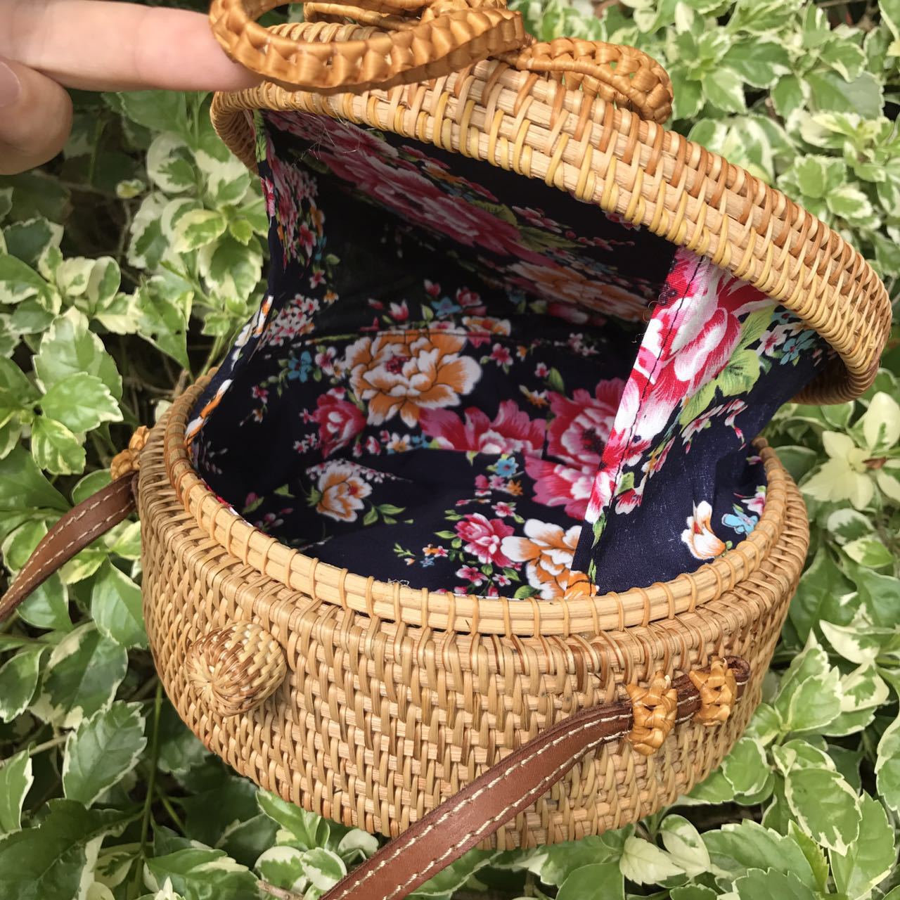 Lovely Candy Color Square Rattan Bag Women Rivet Weave Straw Bags Shoulder